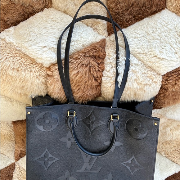 SOLD Louis Vuitton Black Empreinte Monogram OnTheGo GM NWT - Picture 5 of 11